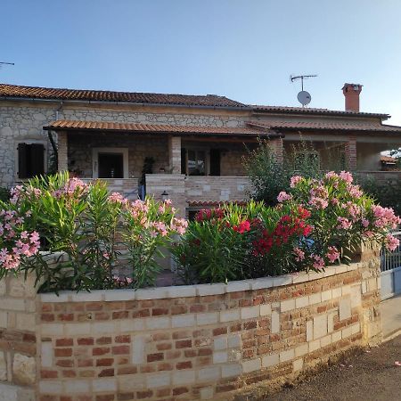 Apartmani Memic 100 M Do Plaze, Apartments Memic Only 100M From Beach Пореч Экстерьер фото
