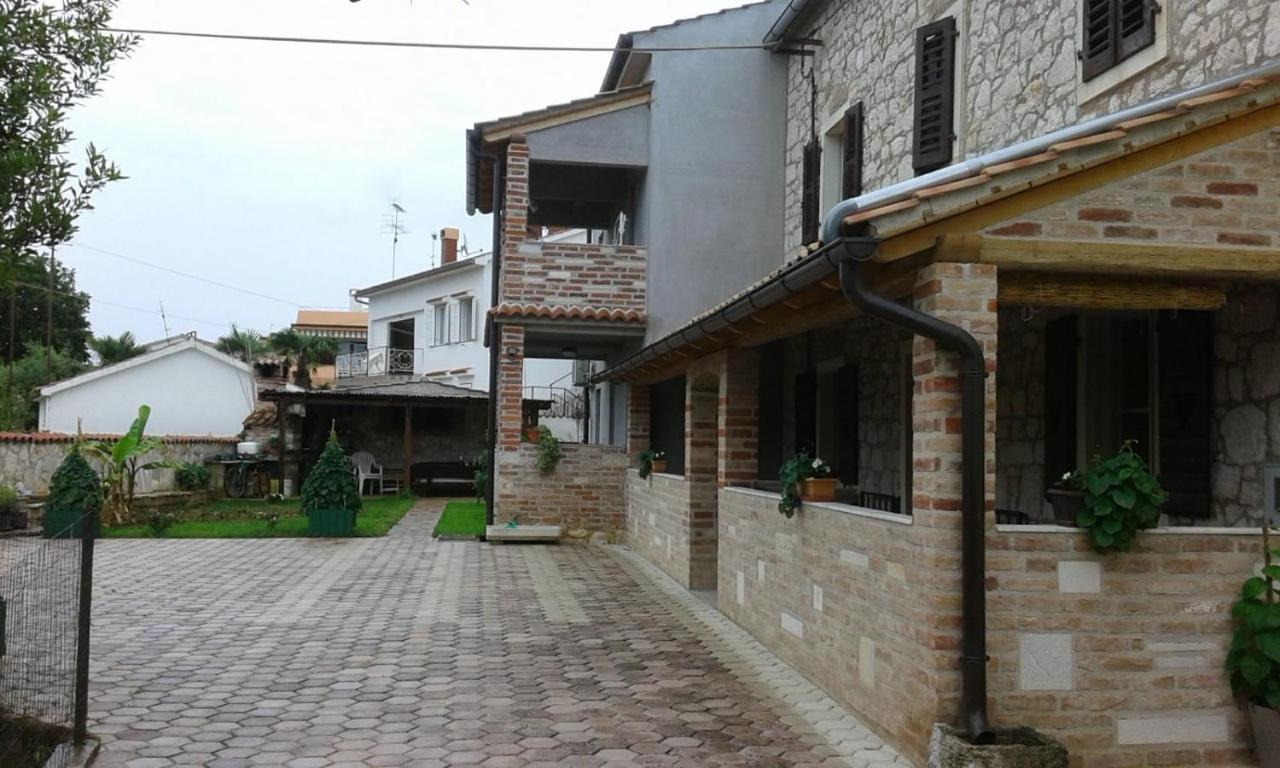 Apartmani Memic 100 M Do Plaze, Apartments Memic Only 100M From Beach Пореч Экстерьер фото