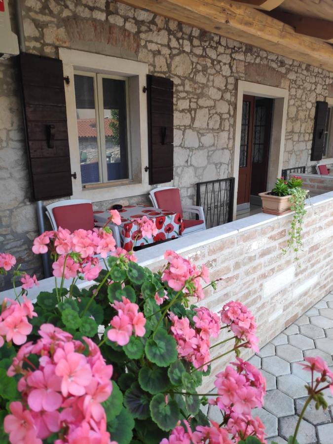 Apartmani Memic 100 M Do Plaze, Apartments Memic Only 100M From Beach Пореч Экстерьер фото