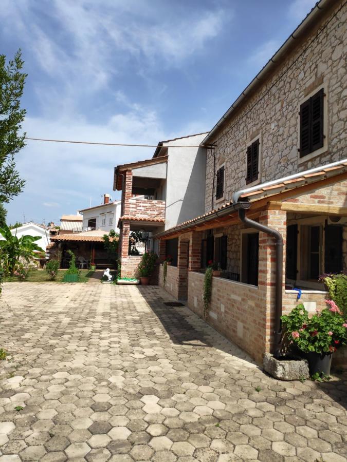 Apartmani Memic 100 M Do Plaze, Apartments Memic Only 100M From Beach Пореч Экстерьер фото