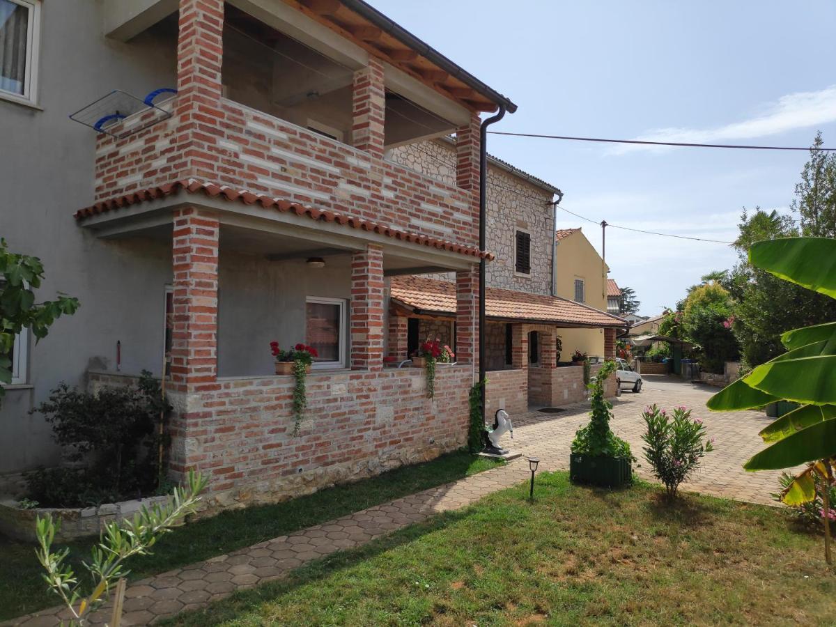 Apartmani Memic 100 M Do Plaze, Apartments Memic Only 100M From Beach Пореч Экстерьер фото