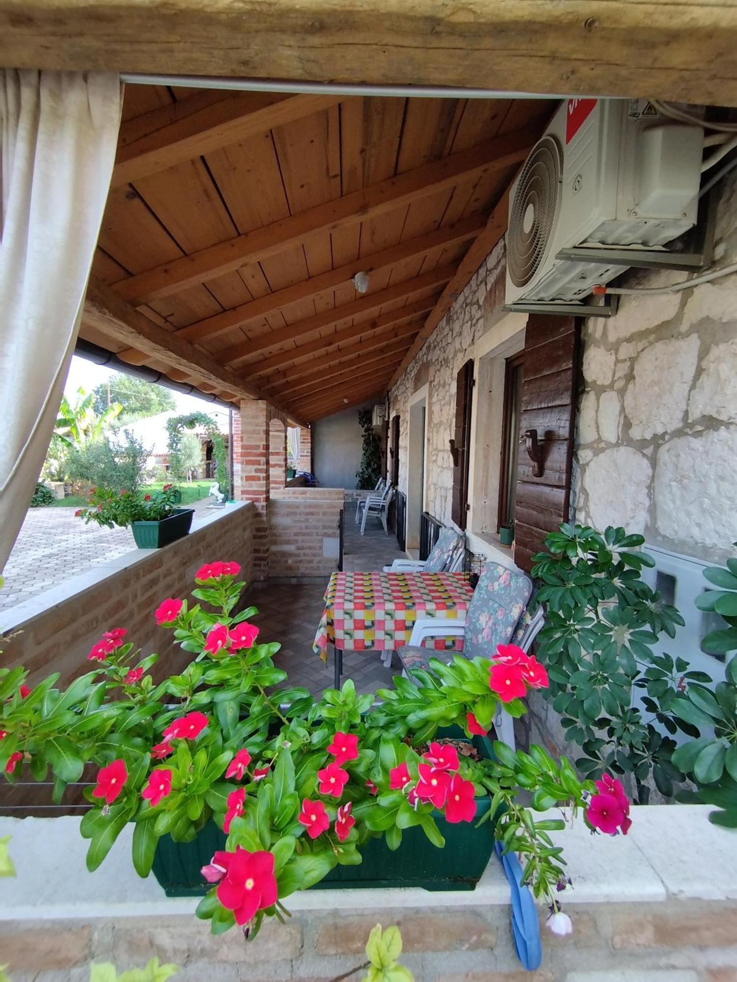 Apartmani Memic 100 M Do Plaze, Apartments Memic Only 100M From Beach Пореч Экстерьер фото
