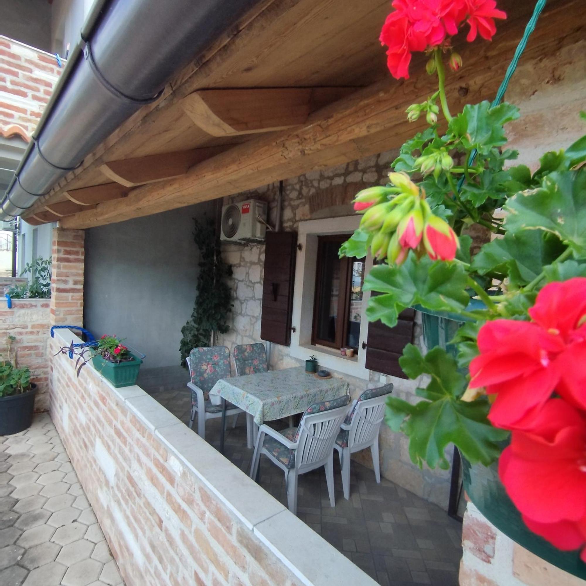 Apartmani Memic 100 M Do Plaze, Apartments Memic Only 100M From Beach Пореч Экстерьер фото